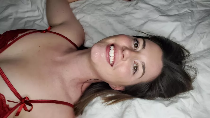 just a happy little cum slut 😋💦