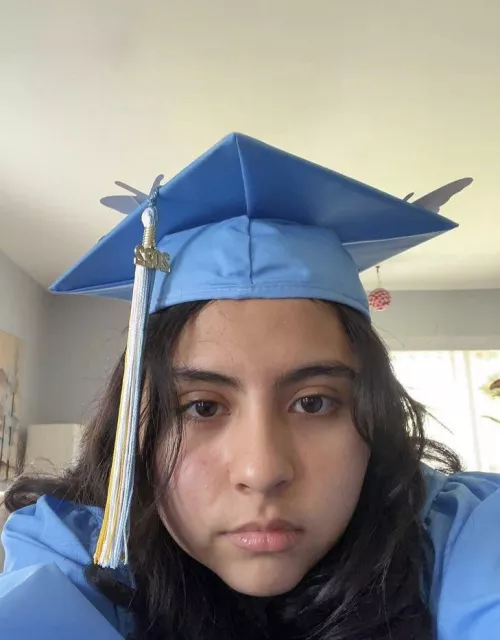 Please dm me or post your cun tribute to this sexy slut