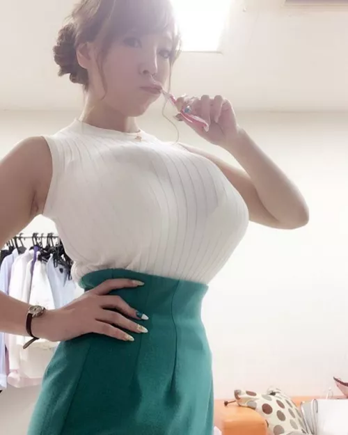 The perfect woman 😩