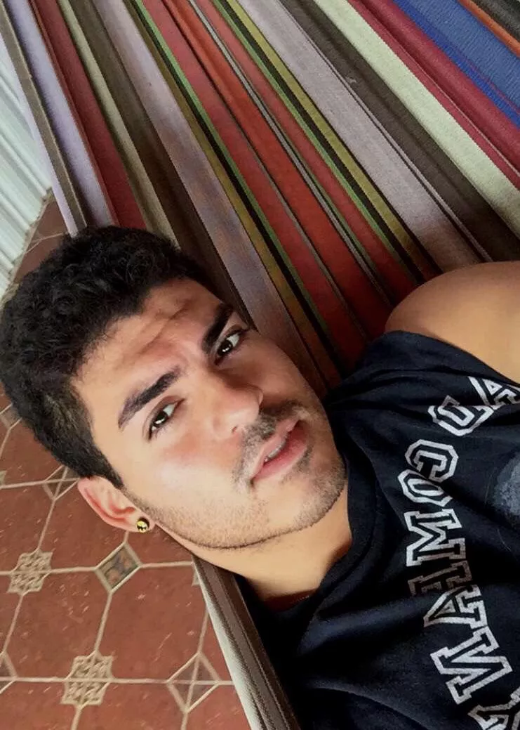 Apex players ? Hmu! down to play have a little bit of social anxiety tho 😅. Psn:Stuffmytwinkies