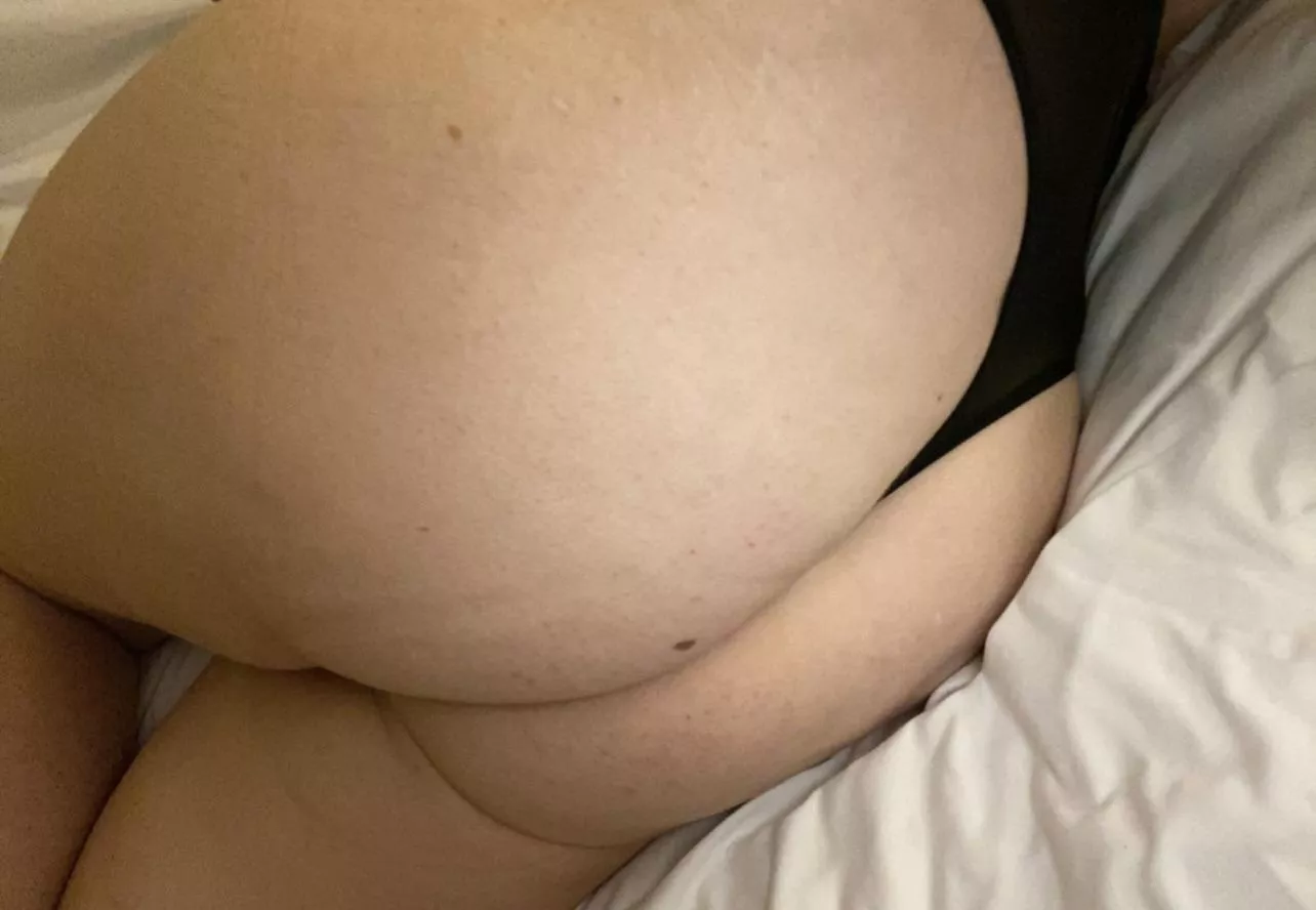 [f]Happy HUMP DAY y’all.(oc)