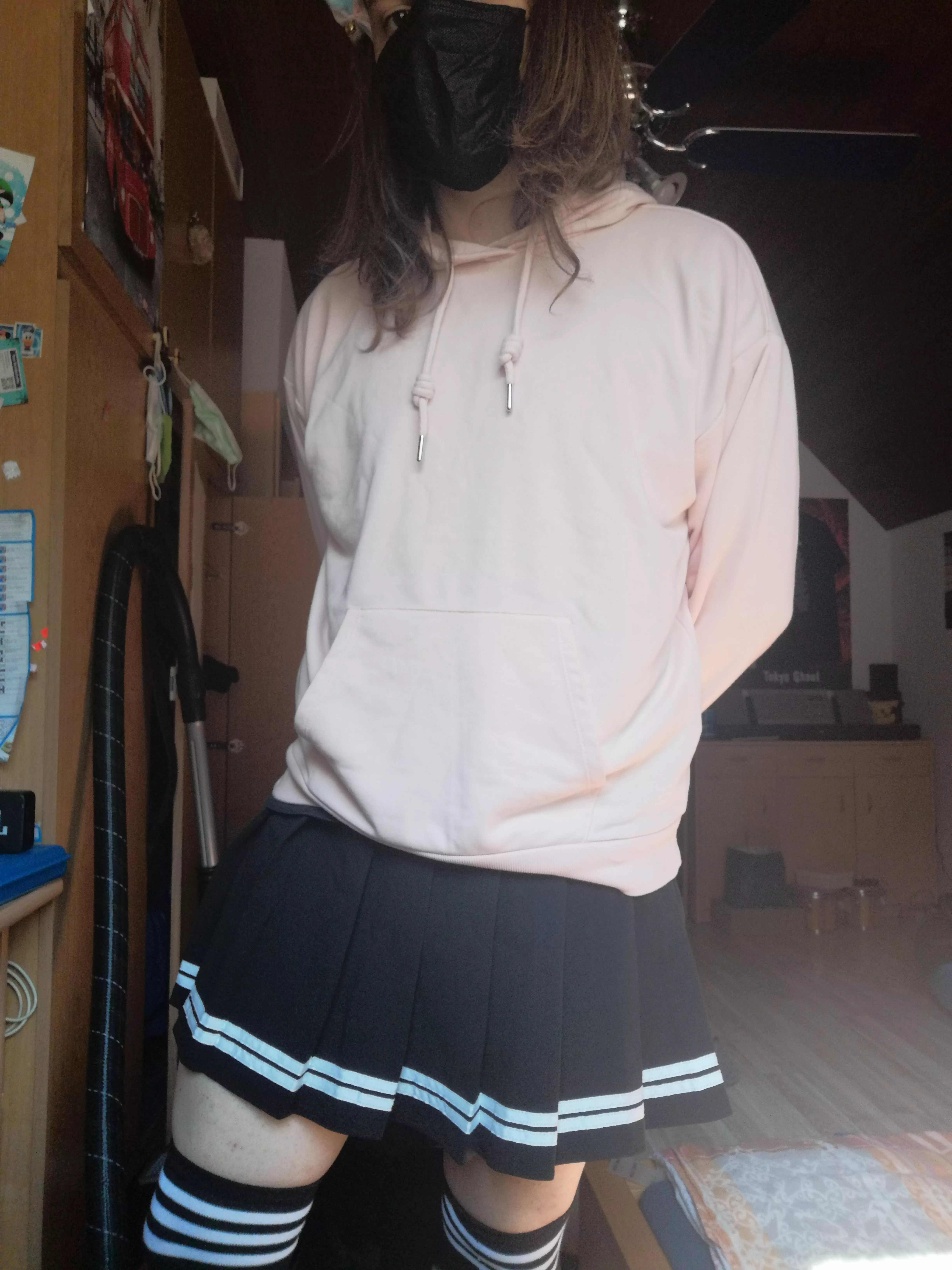 today my skirt and thigh highs arrived and i have never felt cuter and prettier before tbh