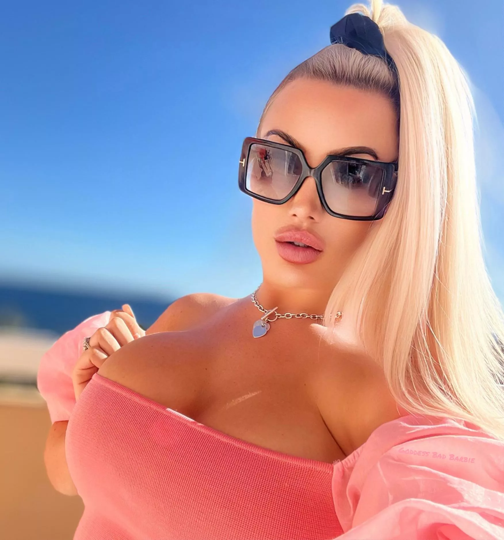 Chasing sunsets, money and orgasms 🥵