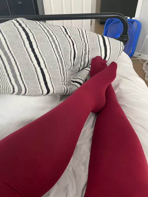 Come and rub my feet baby 😍