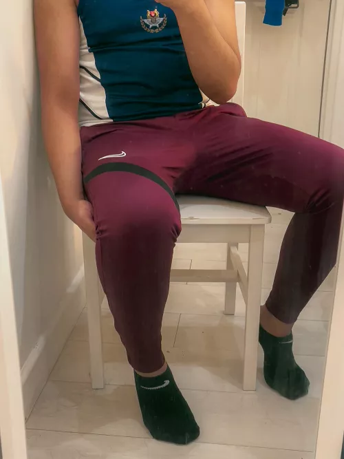 A manspreading moment