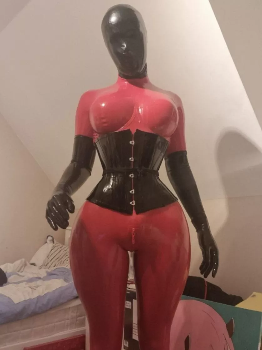 just ordered a new catsuit! for the time being enjoy the red drone look! 🖤