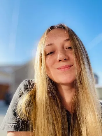 Remy the blonde hippy girl... Remy the blonde hippy girl...