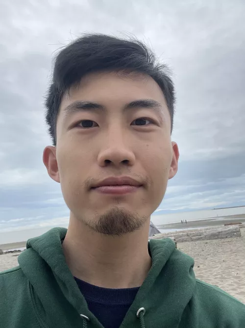 What a sunny day! Wanna walk along with me in the beach🏖?