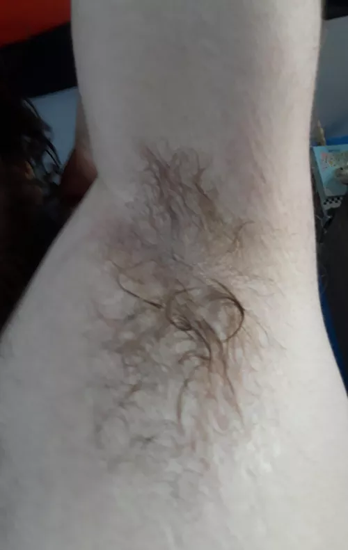 21 bicurious, super stinky armpits! just got done working out and havent showered in 4 days!! digging my armpit stink!!
