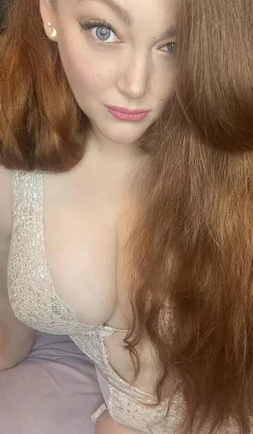 Hello :) say hi back and I will send you a kiss or a hung … your choice <3 xoxo