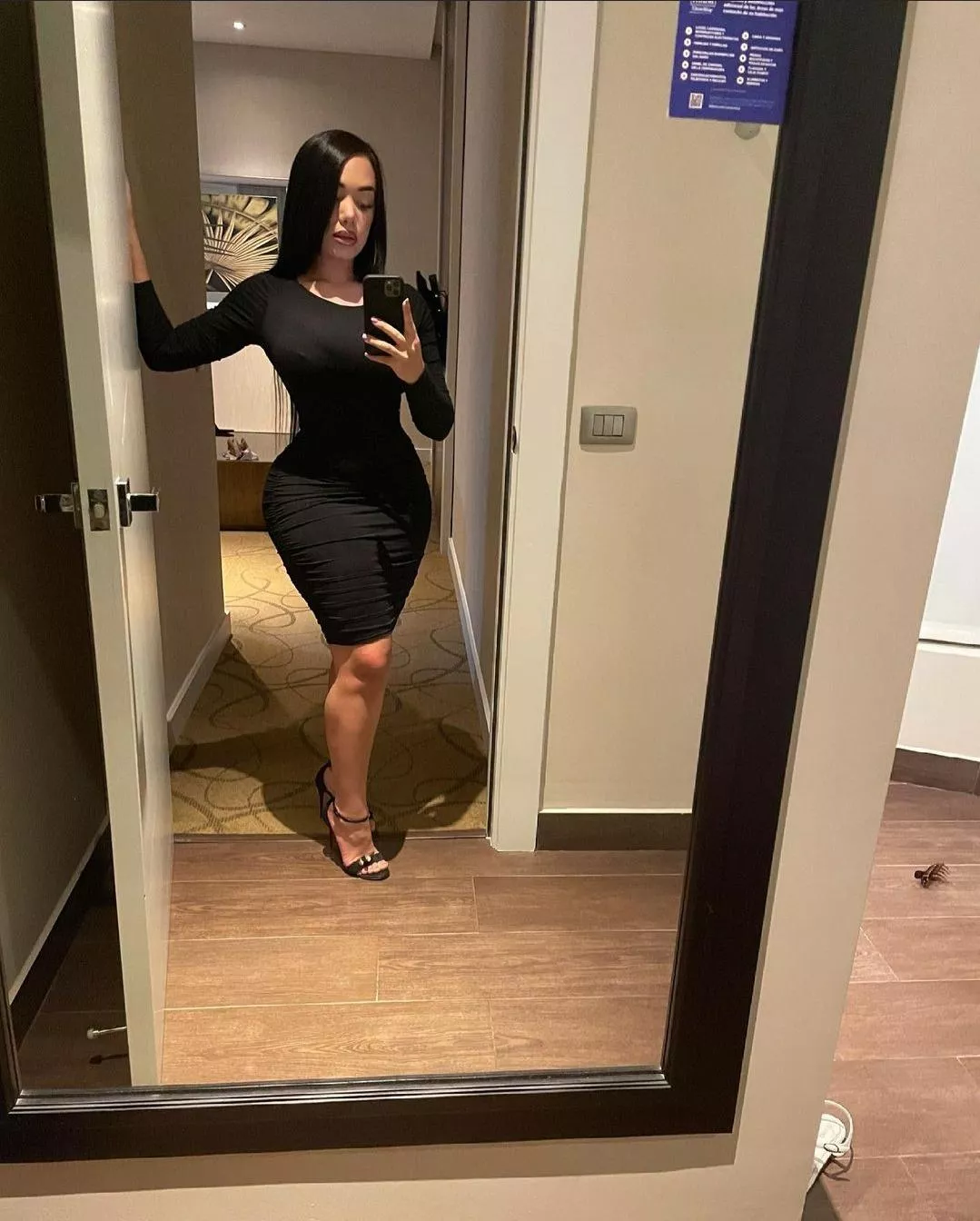 Just a mom that loves some cock 😊