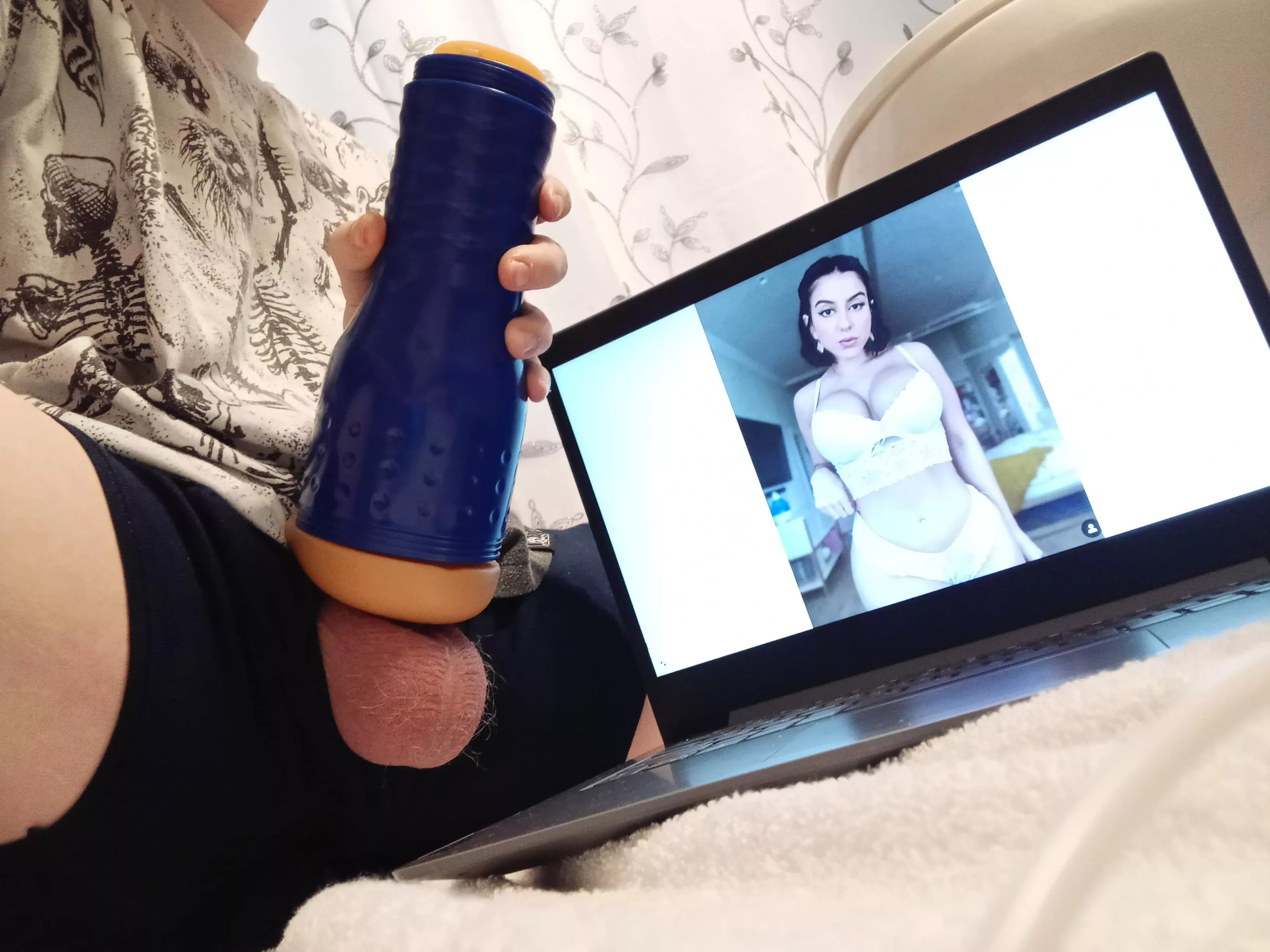 M 19 Fleshlight tribbing pics and vids of Lena the Plug and Meg the Stallion til I nut, Kik lilboytoy777 if you wanna feed me 🤤