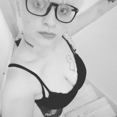 them bangs girl, are def bangable 🤤💋