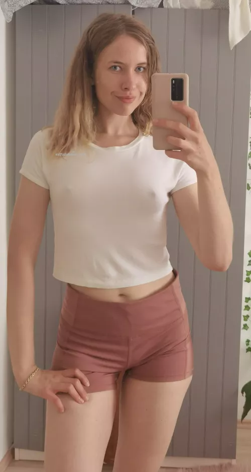 White shirt... ✌️ [F]