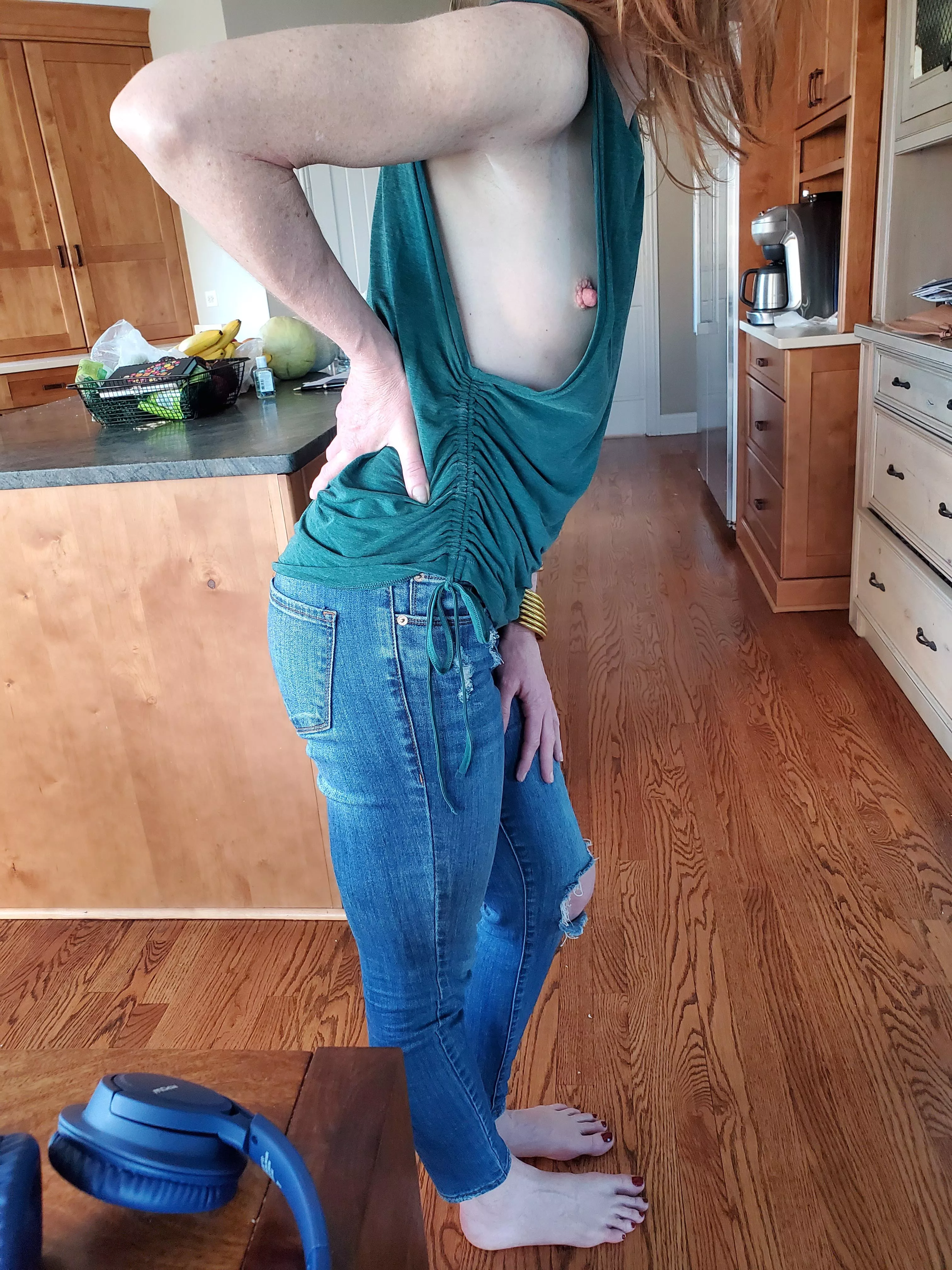 celebrating freedom in my own way today with my favorite shirt. This shirt absolutely caresses me while I walk. 🥵