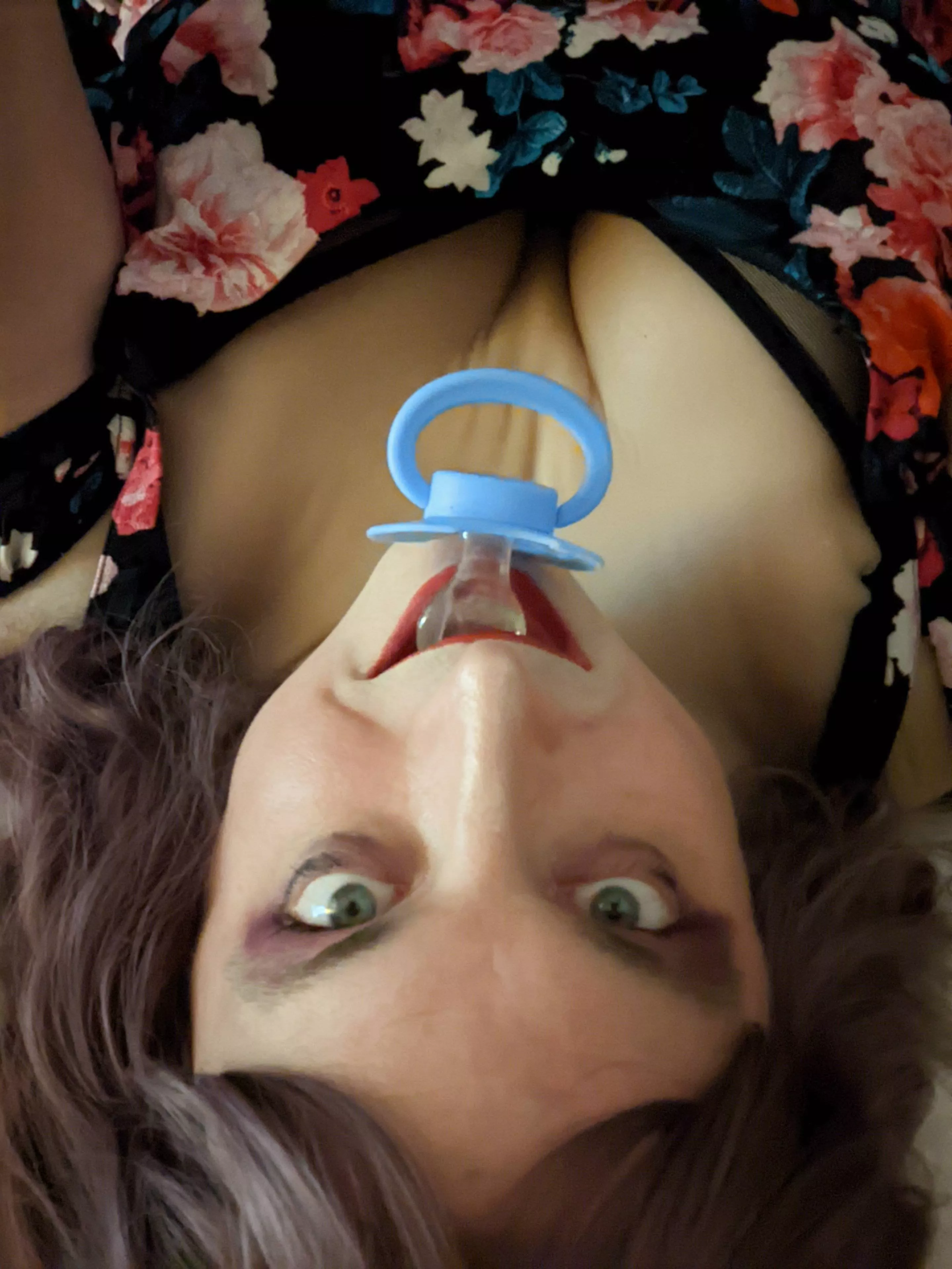 Would you play with this trap? 😘