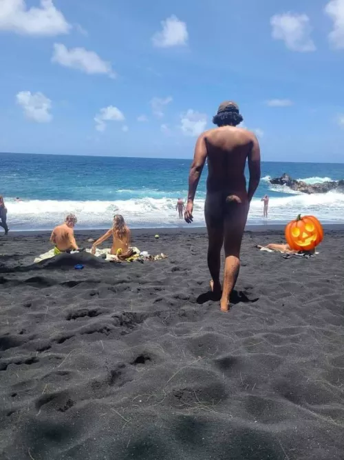 Black sand beach 🏖🗻