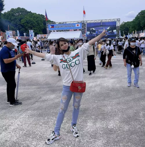 Imagine how cool would be walking on an expo and find her, casually walking 😍