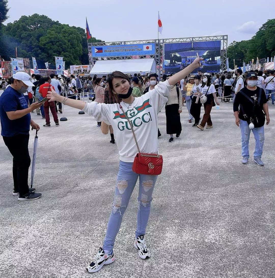 Imagine how cool would be walking on an expo and find her, casually walking 😍