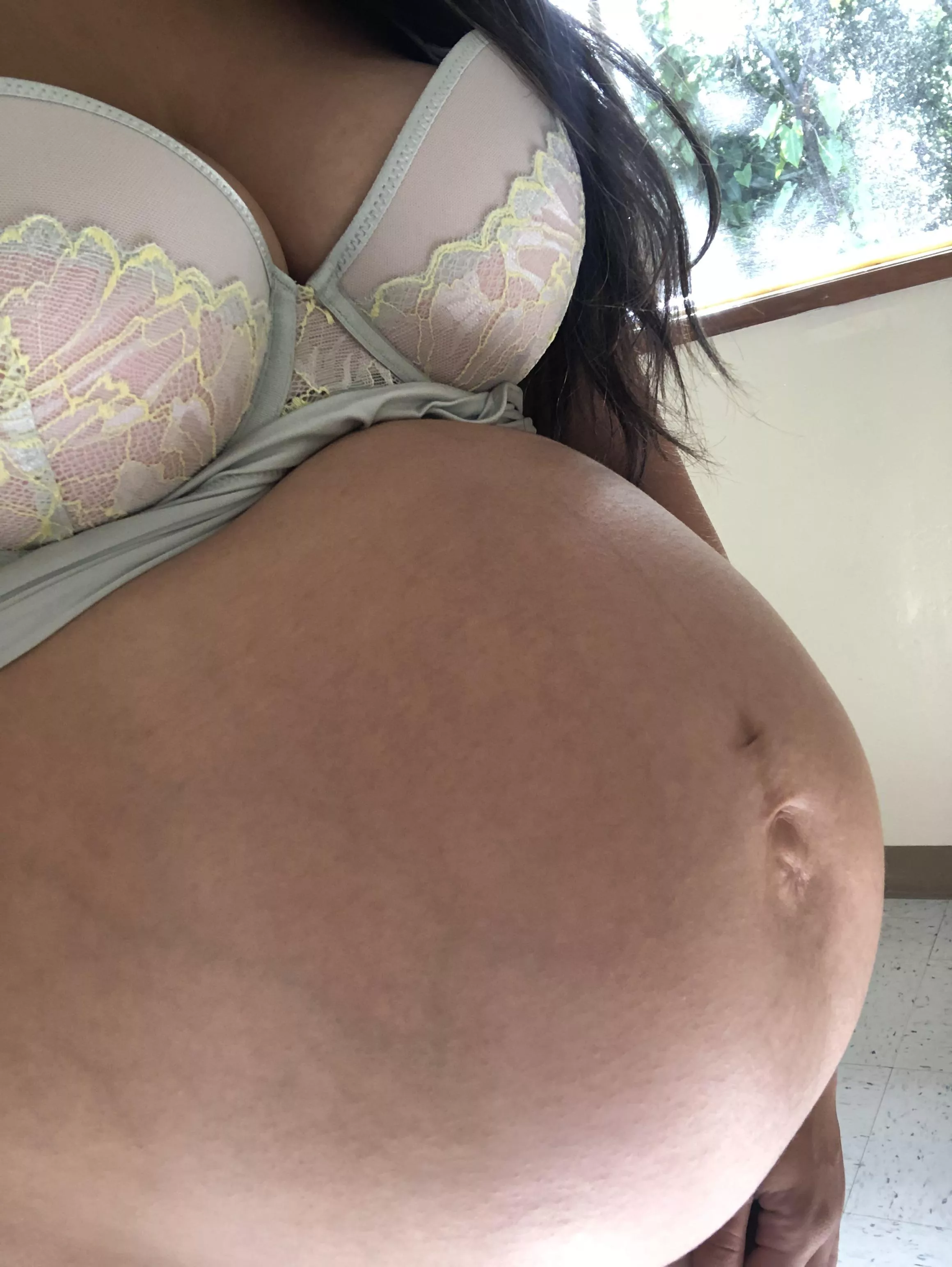 Who wants to spoil us 💋 checkout my bio 😉😘