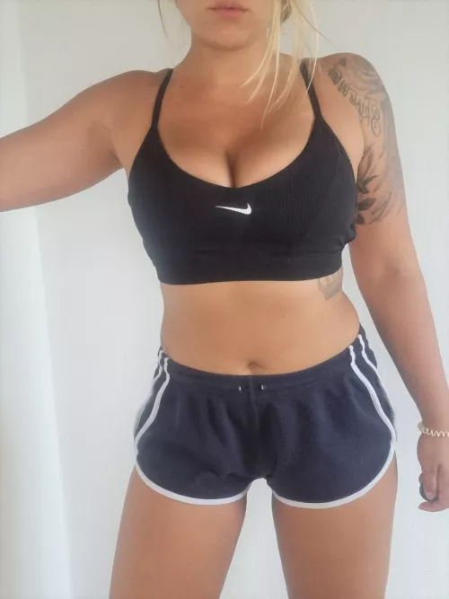 I wanna let one lucky Redditor cum on my boobs multiple times 😜