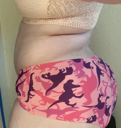 [selling] ☀️ verified ☀️ BBW MILF & Nurse ☀️ super hot outside! ☀️ 🌸 Who’s interested in sweaty gardening panties? 🥵