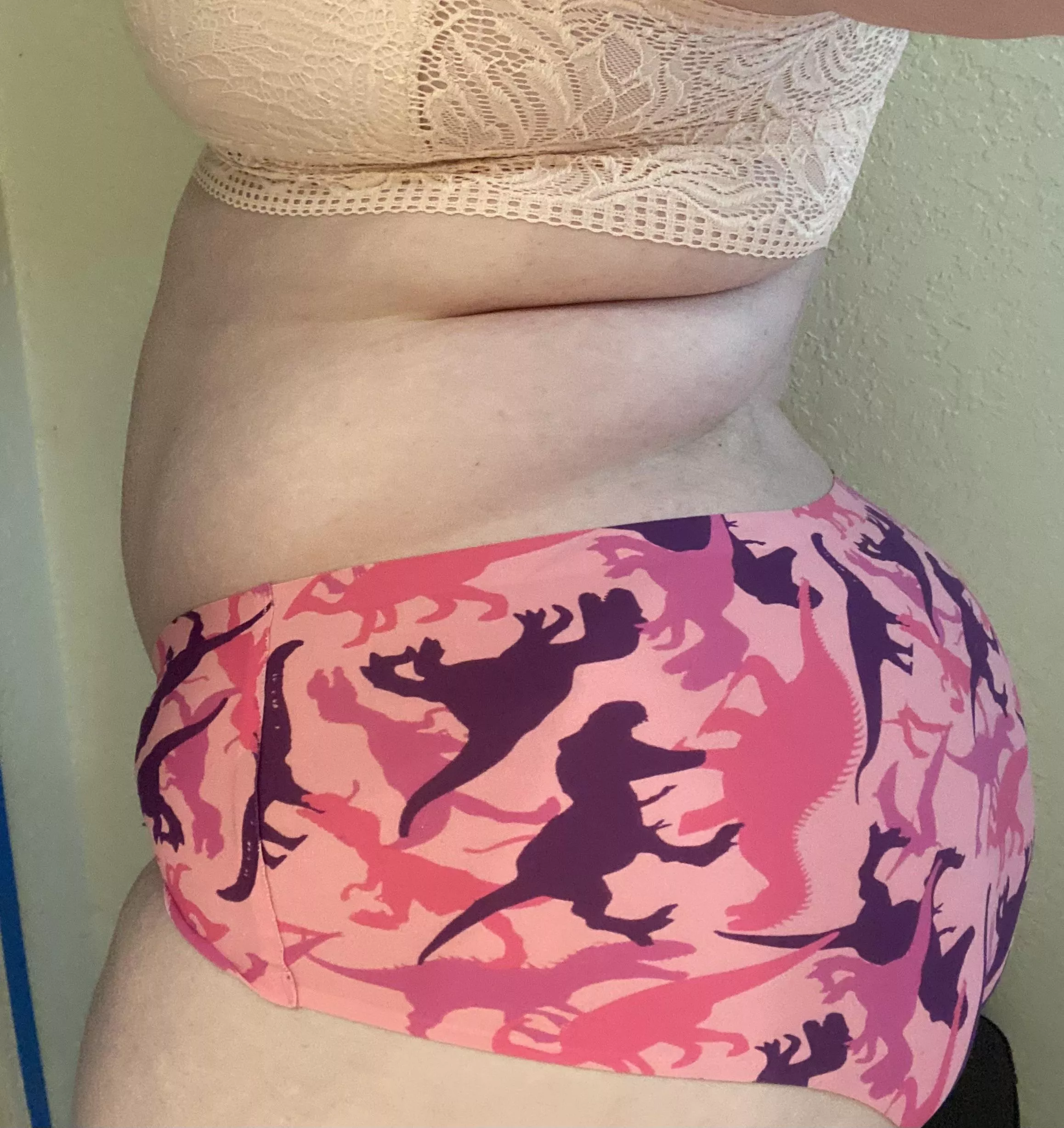 [selling] ☀️ verified ☀️ BBW MILF & Nurse ☀️ super hot outside! ☀️ 🌸 Who’s interested in sweaty gardening panties? 🥵