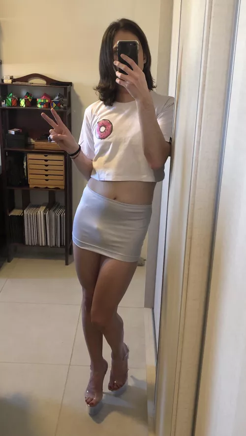 I guess I shouldn’t wear this skirt to go out... Or should I ? 🤔