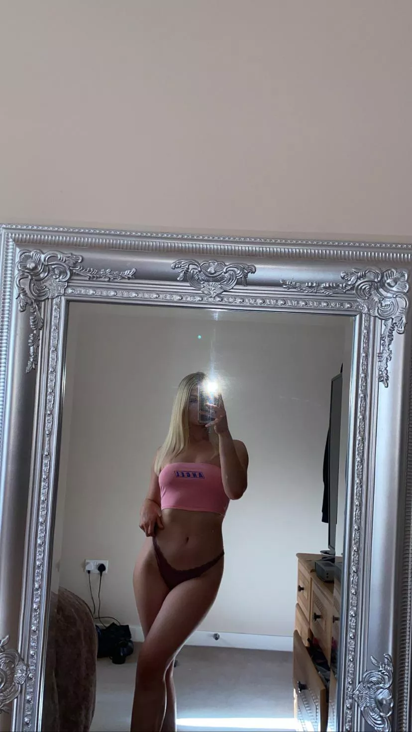 Do you like this colour on me? 😈