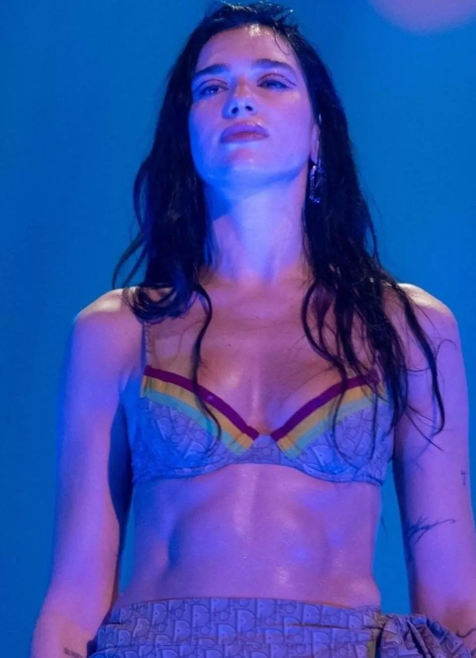 Dua sweaty abs 🤤 Dua sweaty abs 🤤