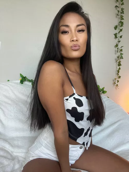 My Asian body is looking a hard cock to sit on😈