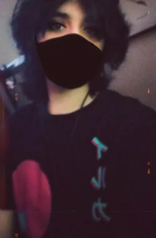 that's it, gimme your hands so i can hold them!! >:3