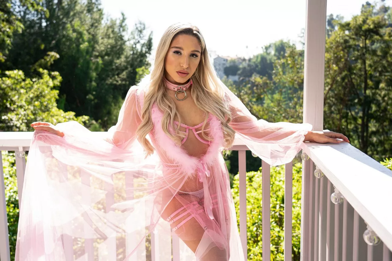 Abella is so pretty in pink... Abella is so pretty in pink...