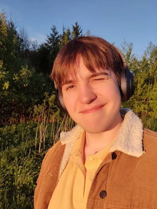 Hope you all have a nice day! Would be down to chat with someone, I (19m) love books, games, music and walks :)