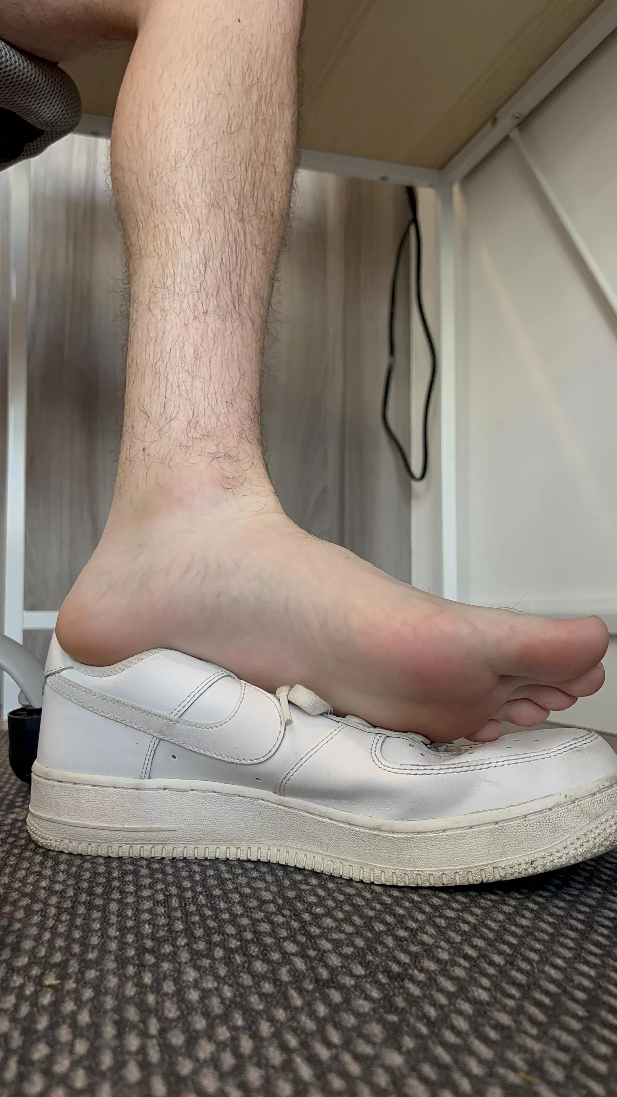 Who wants to be crushed by my barefoot like this shoe? 😈