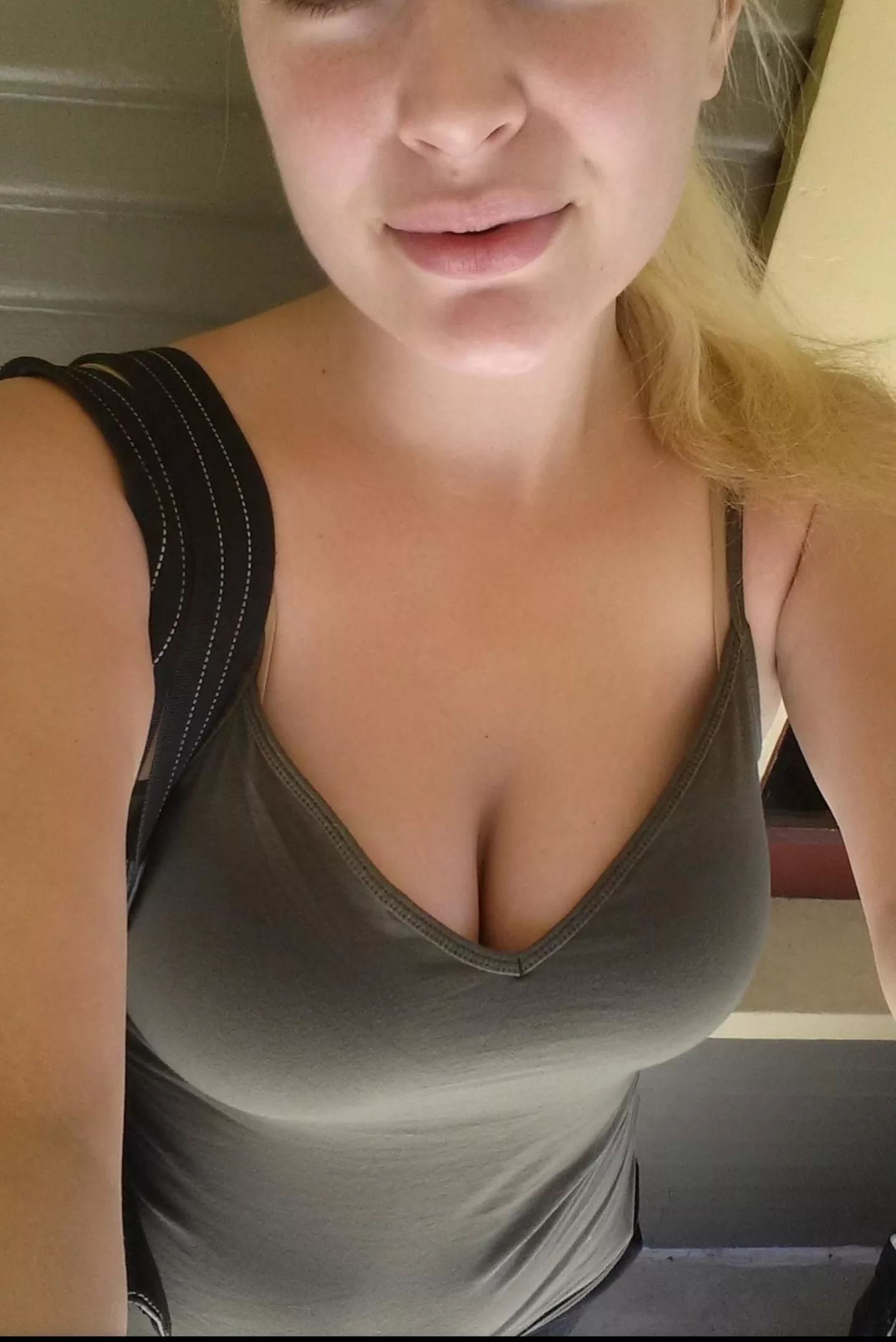 Going out braless😊😊😊