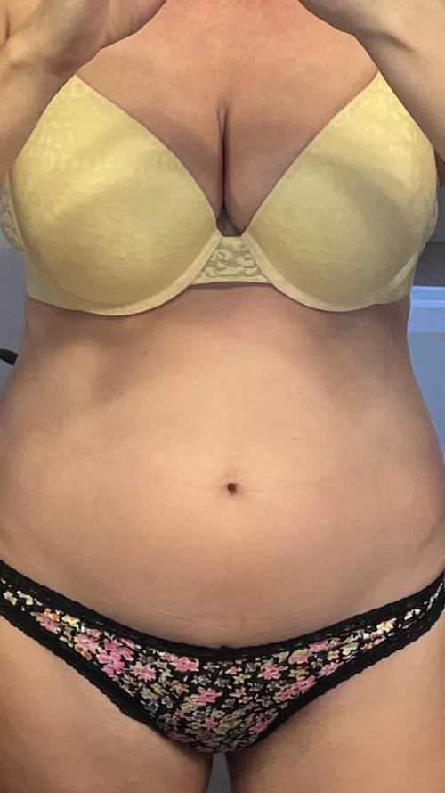 VAULT: 7/12/21 - VS sunshine leopard lace w/ black multi-floral thong - (NSFW)