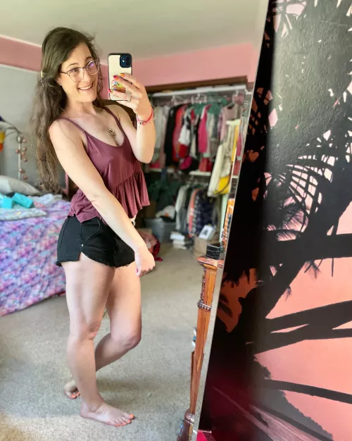 Who doesn’t love a cute little summer selfie?