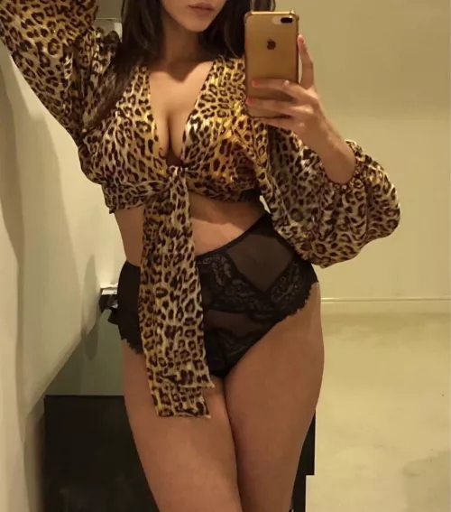 A lady on the streets but wild under the sheets 🫦🐆