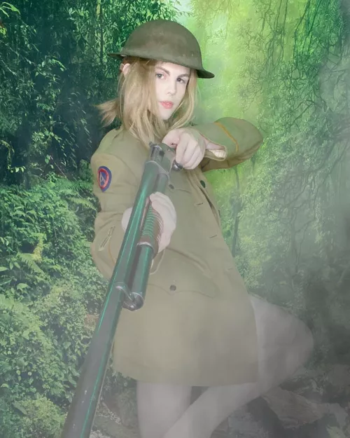 Femboy in the trenches 😳