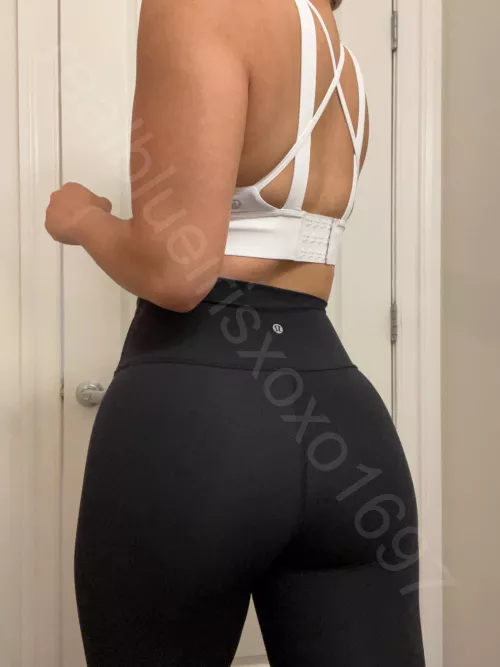 [SELLING] 💖 Your Asian Babygirl [22F] 💖 Worn panties, femdom, digital content, cam, ass worship. I verify too! 💰 DM ON KIK: realblueirisxoxo1697