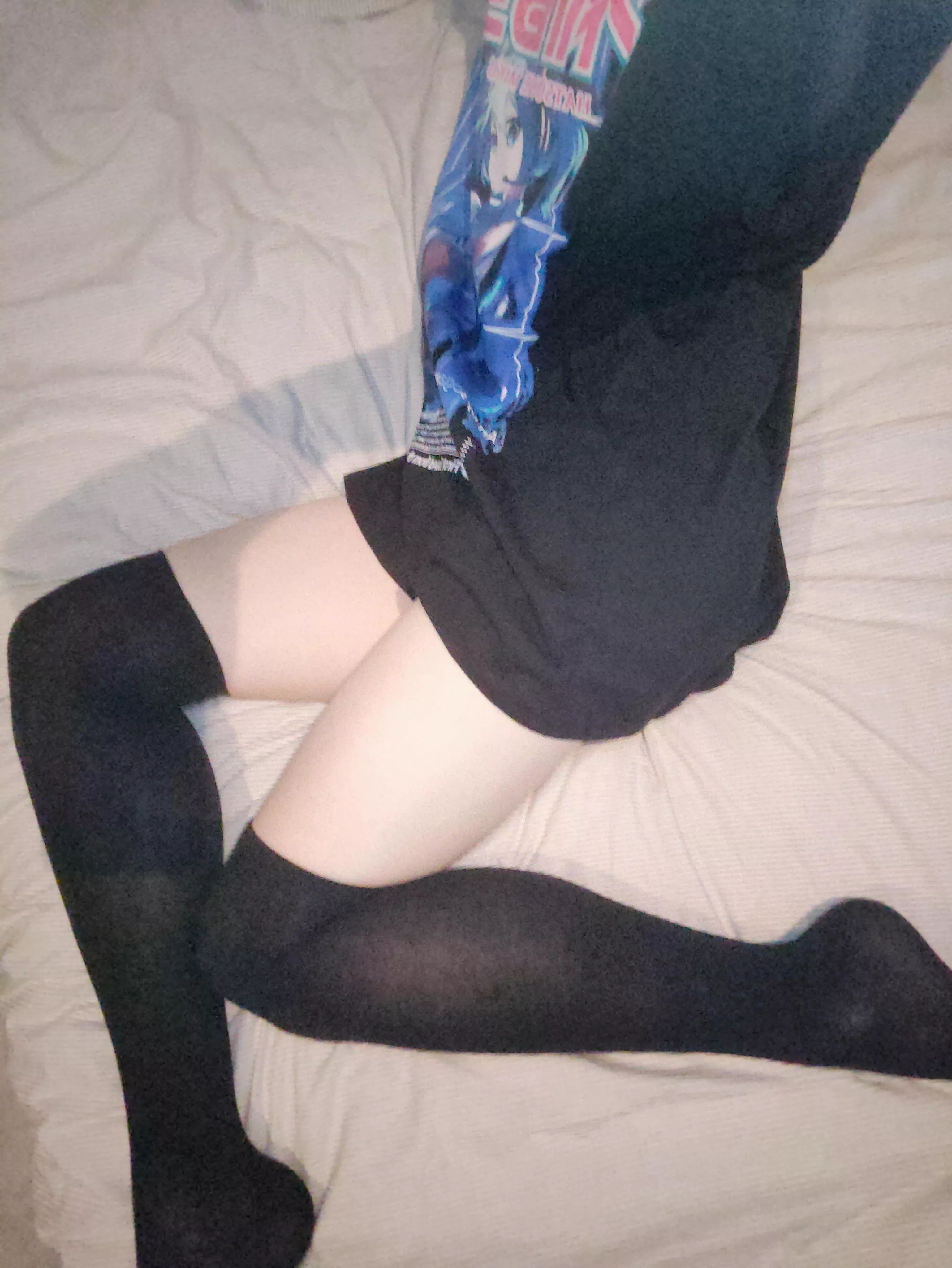 wanna lay in bed together? 😳