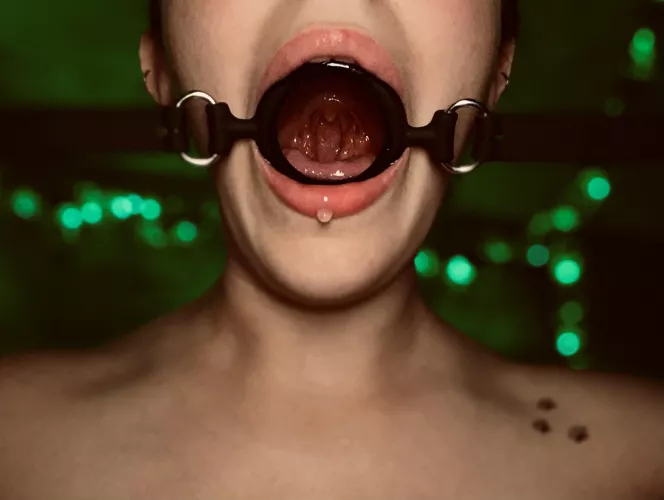 Play with my holes baby 🕳