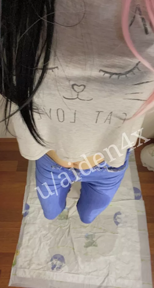 Daddy🥹 don't worry, I'm pissing💦 in a cloth now, not on the floor.😊😈