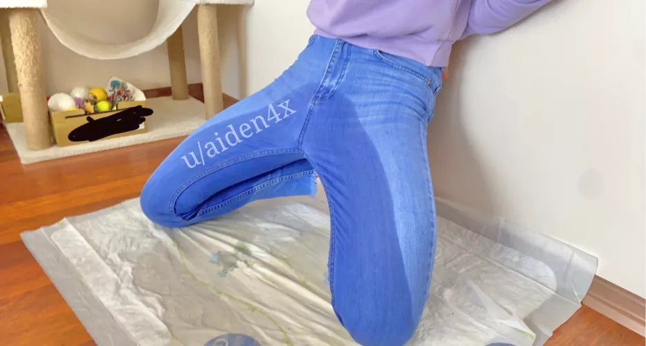 do you want to lie under me and drink my pee? 💦💦💦