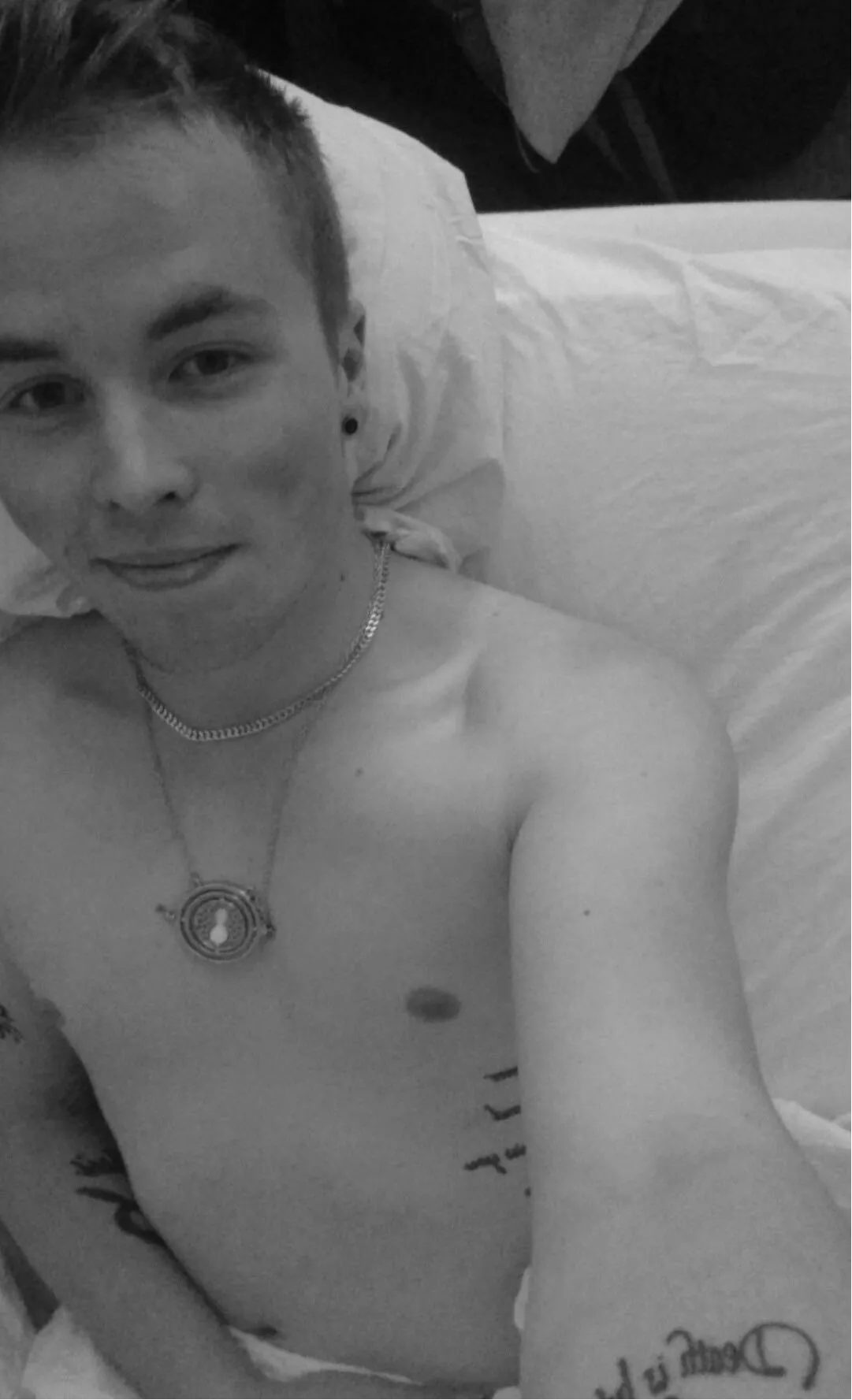 Just woke up after a nap and have nothing planned, dm me if you wanna chat ☺️ 22 UK