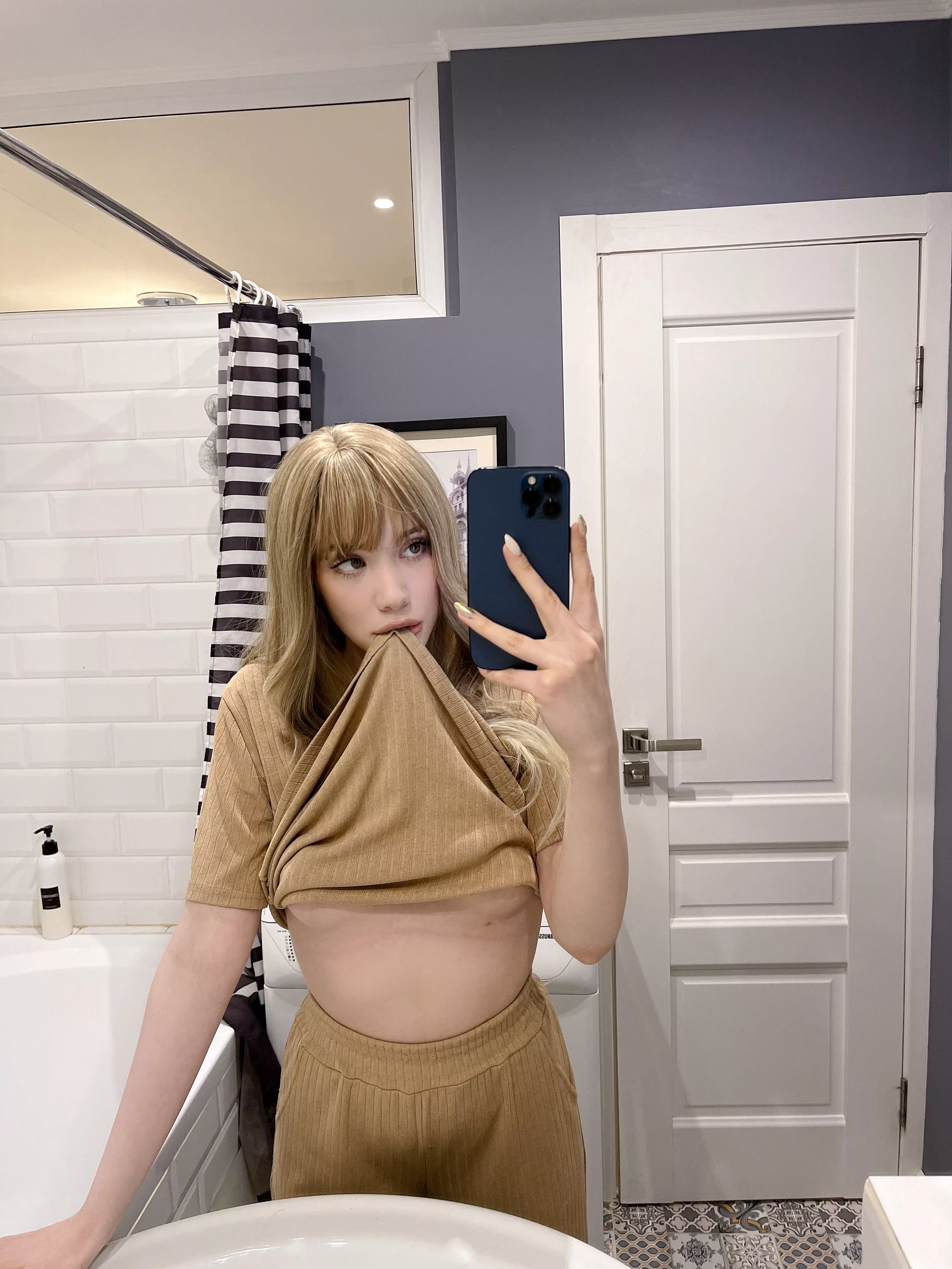 Fun fact: I can orgasm from just nipple play ?