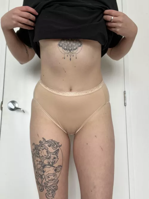 Mirror mirror on the wall, who has the plainest panties of them all ๐