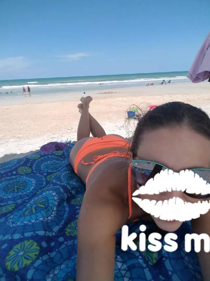 On vacation without me a showing me shes got her cheeks out in public😳, the mom thong is on!