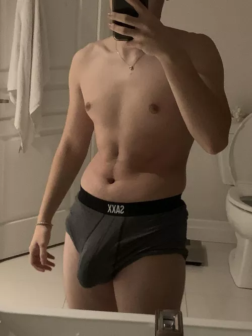 I saw you checking me out in the locker room 😉